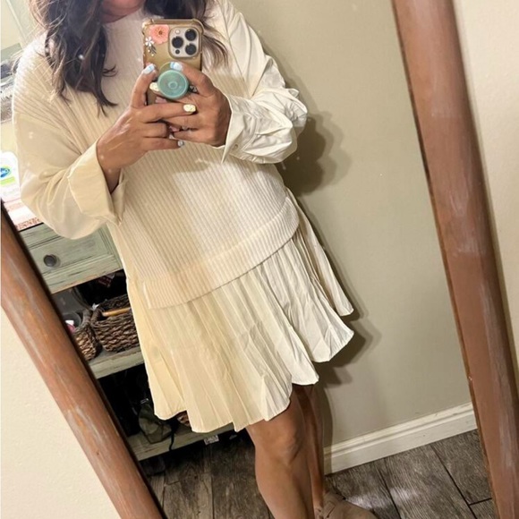 Pleated hem dress - Picture 7 of 9